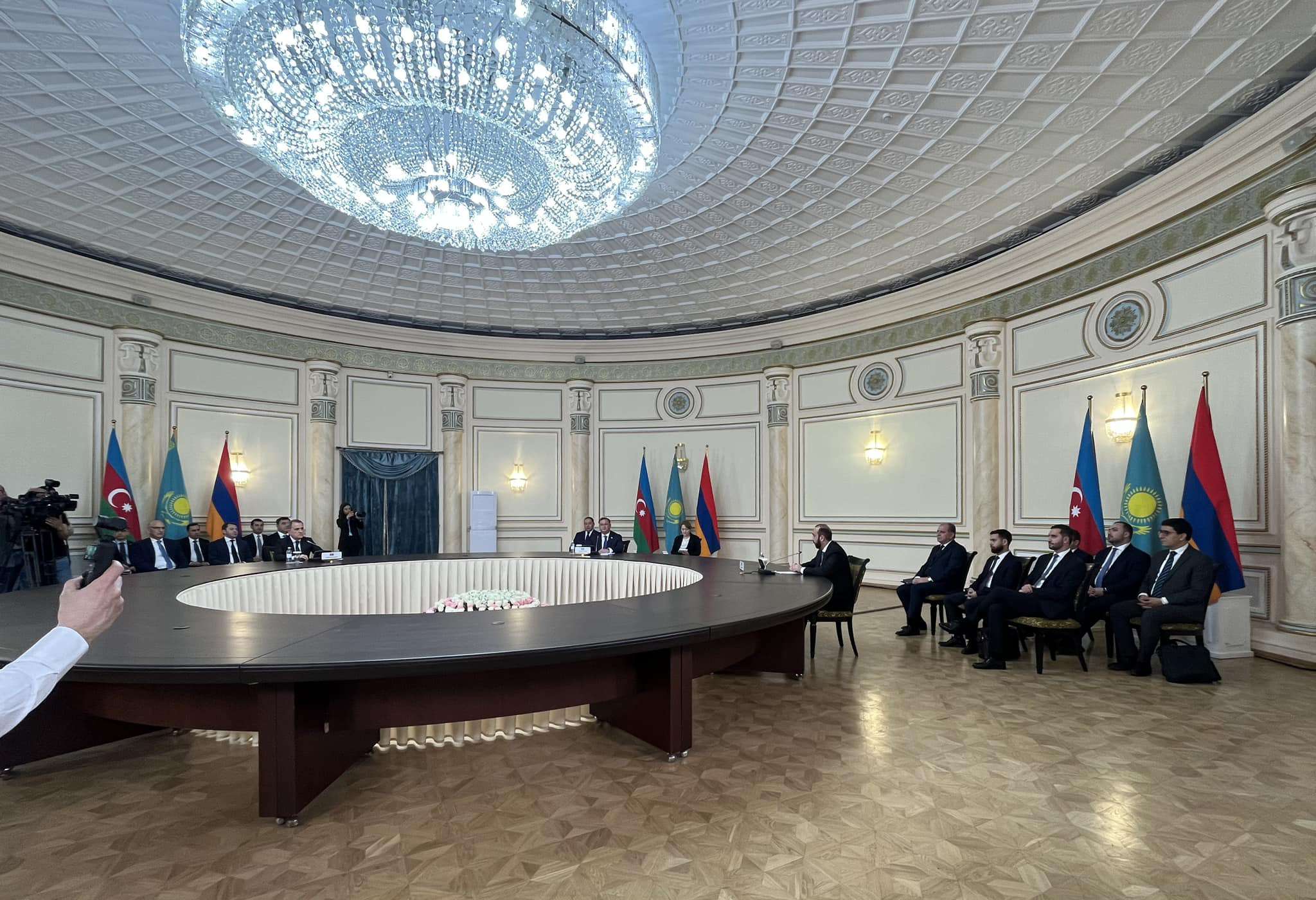 Միրզոյան-Բայրամով հանդիպումը մեկնարկել է