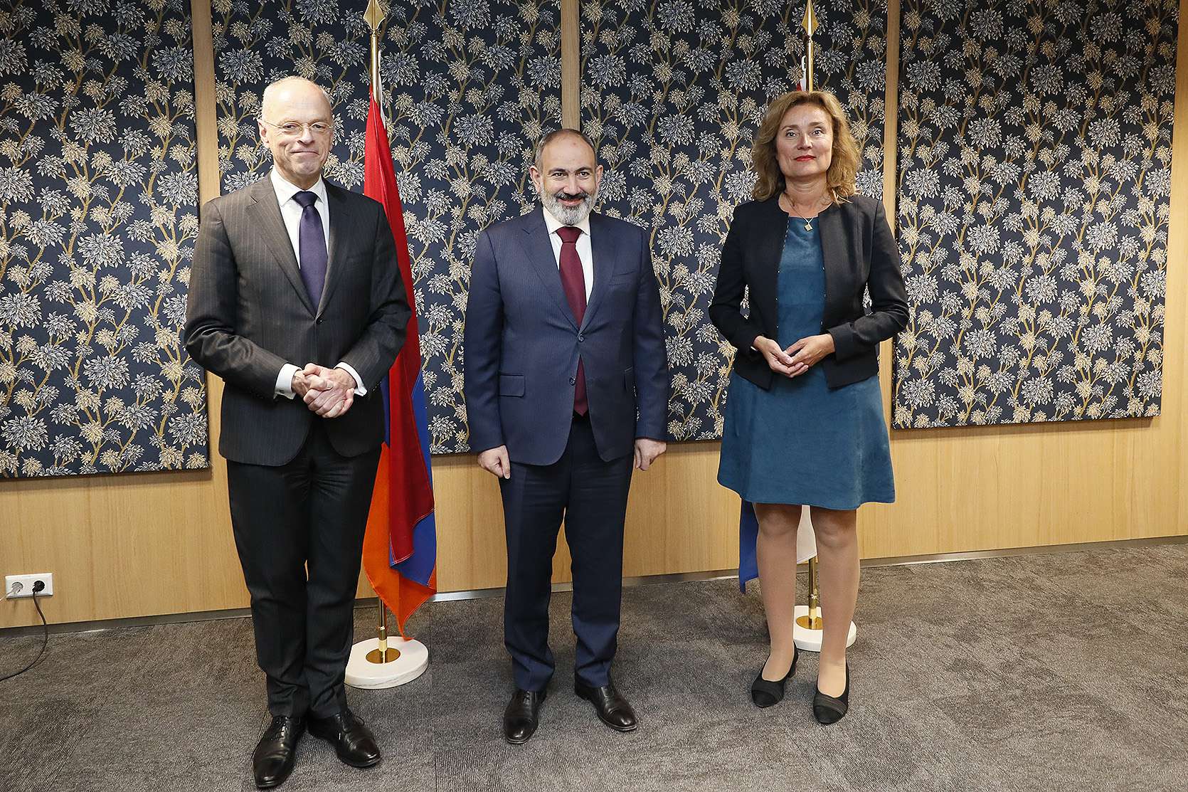 Премьер-министр Пашинян провел встречу с председателем Сената и председателем Палаты представителей Нидерландов
