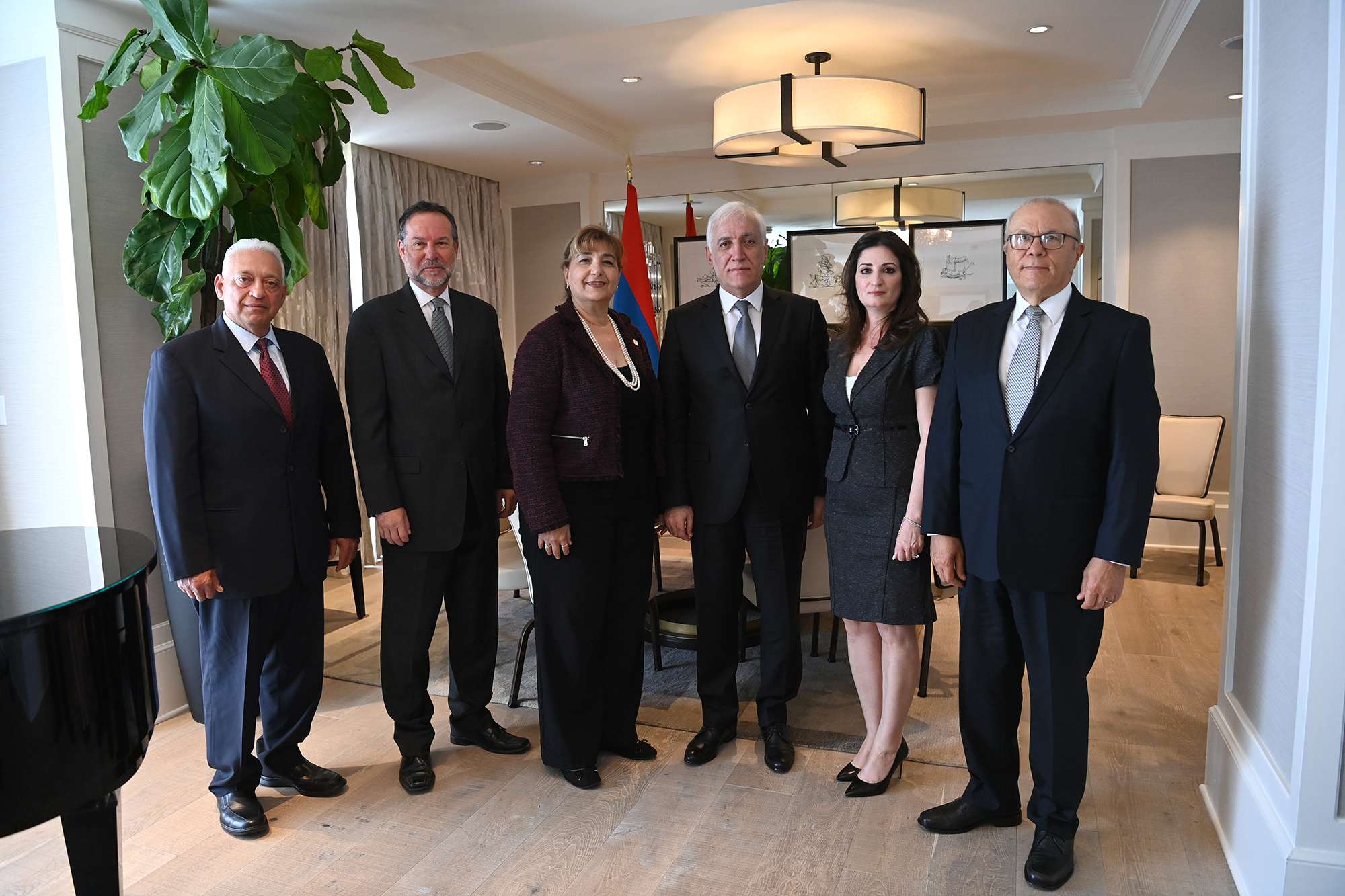 Վահագն Խաչատուրյանը Լոս Անջելեսի իր կեցավայրում ընդունել է Ռամկավար ազատական կուսակցության ատենապետին