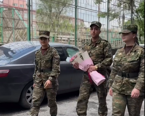 Կուրսանտները շնորհավորել են վետերան Ռոզալիա Աբգարյանին