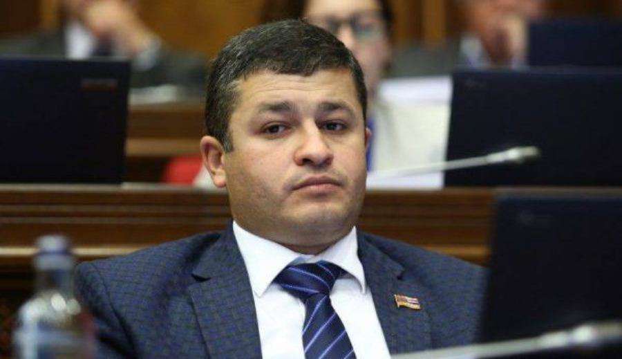 СНБ проводит обыск в доме члена Верховного Совета АРФД Сурена Манукяна