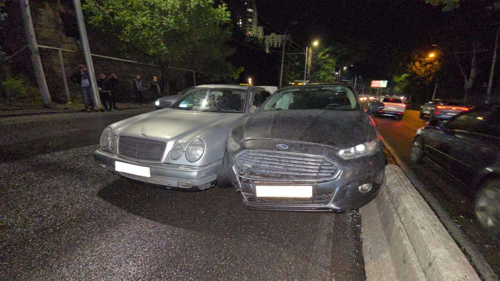 Մյասնիկյան պողոտայում չորս մեքենա միմյանց են բախվել