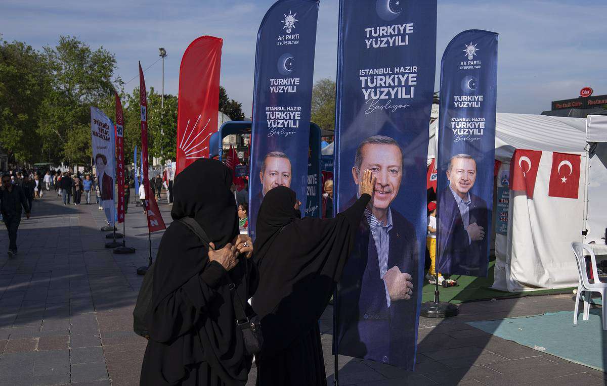 Three people died at the polling stations in Turkey