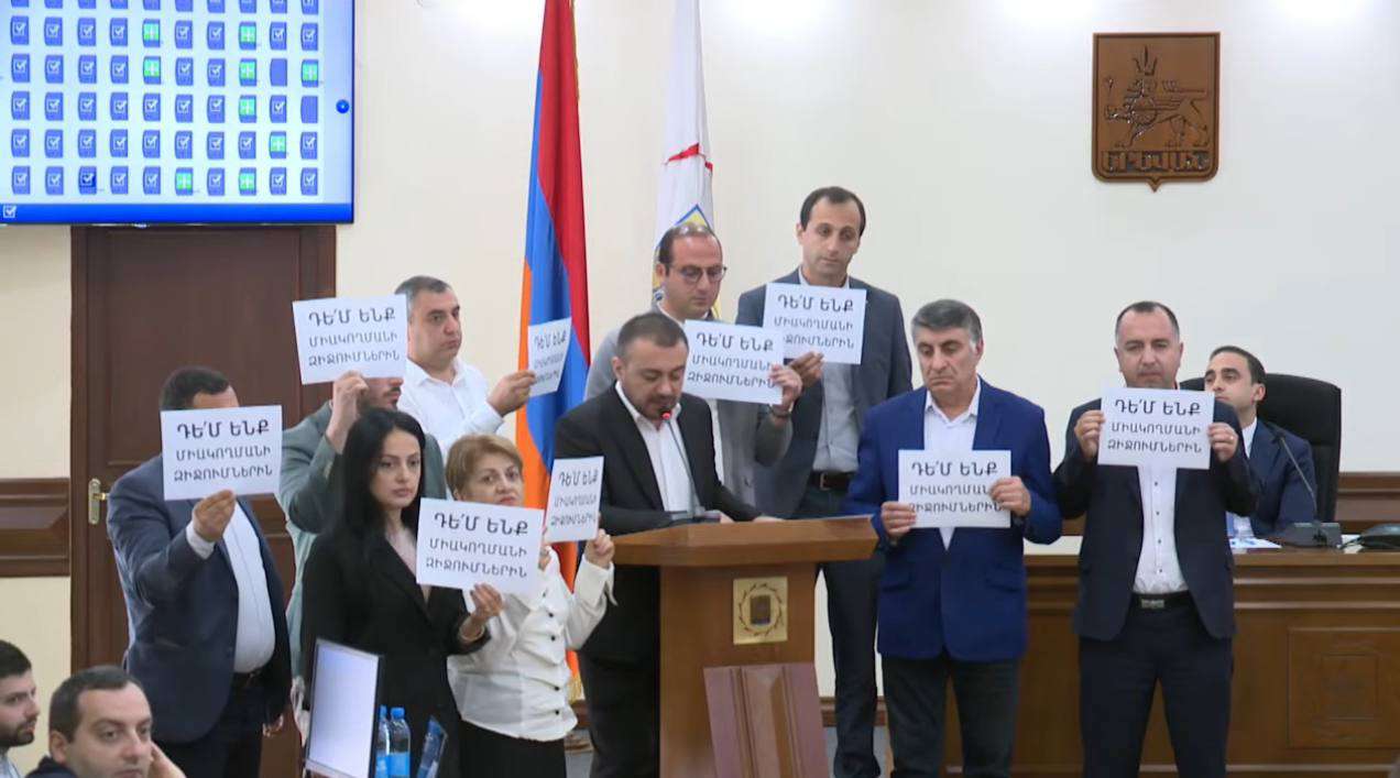 Սուքիասյանը կոչ է արել մյուս համայնքների ավագանիներին՝ դիրքորոշում հայտնել