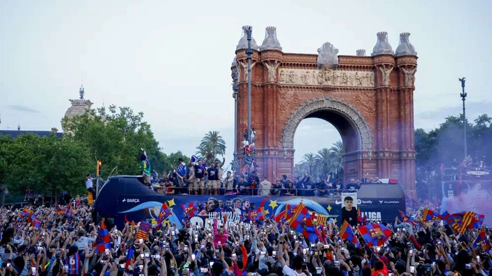 76 thousand fans participated in the Barcelona victory parade (VIDEO)
