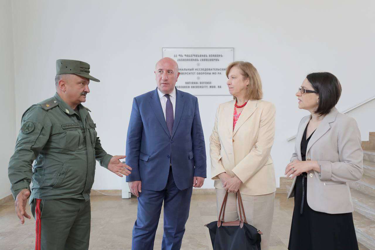 ՀՀ-ում ԱՄՆ-ի դեսպանն այցելել է Պաշտպանական ազգային հետազոտական համալսարան