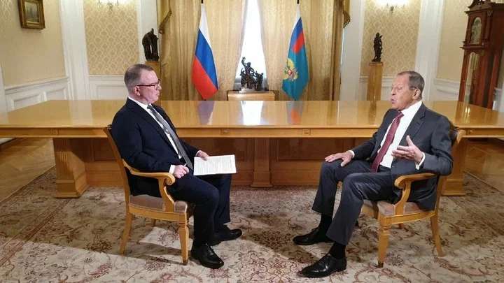 «США и их союзники предлагают армянам выгнать русских с их территории». Лавров
