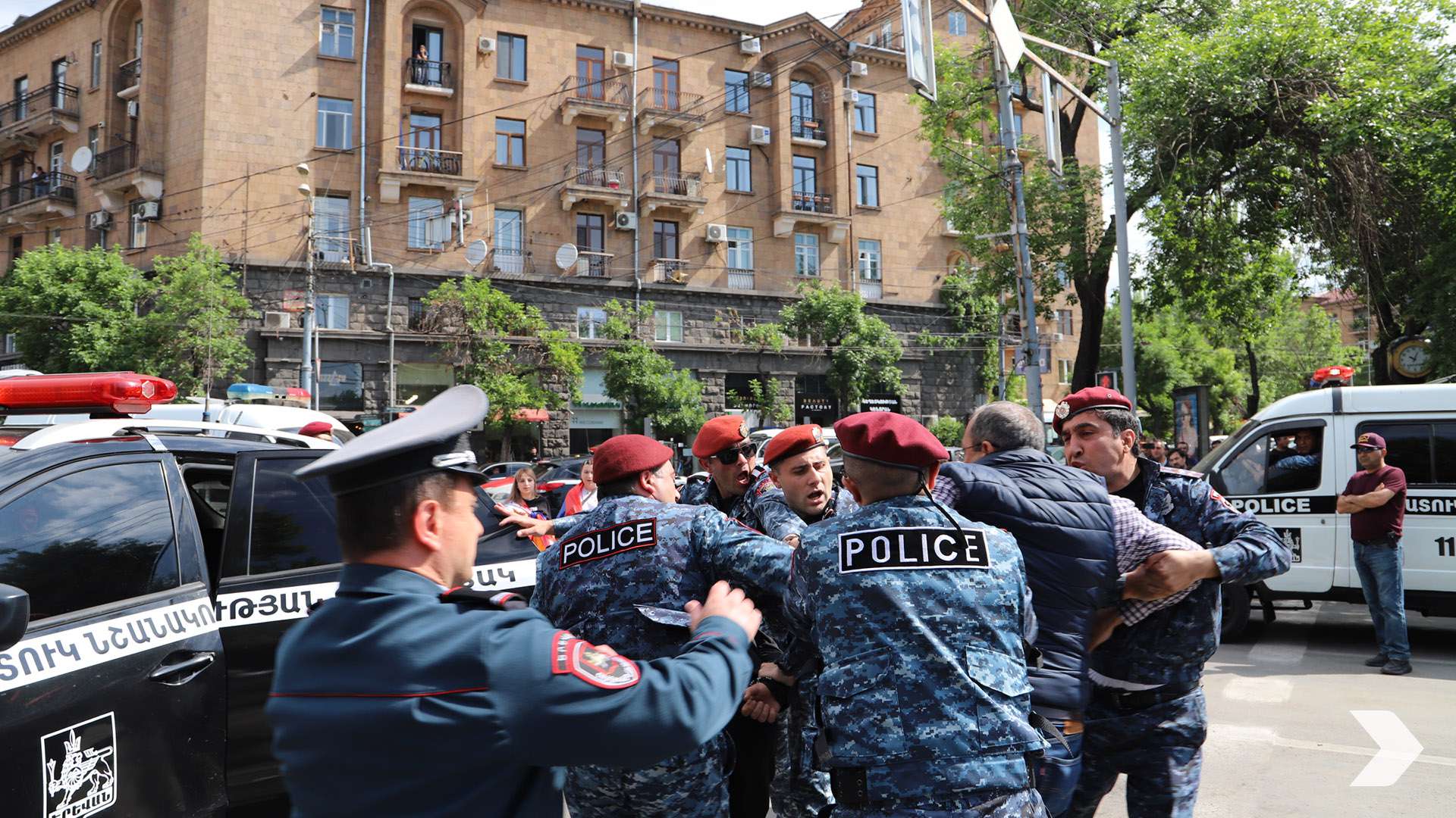 Против полицейских возбуждено уголовное дело по обвинению в насилии
