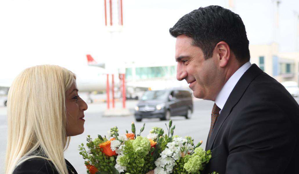 Ալեն Սիմոնյանը օդանավակայանում դիմավորել է Անիտա Դիմիտրիուին