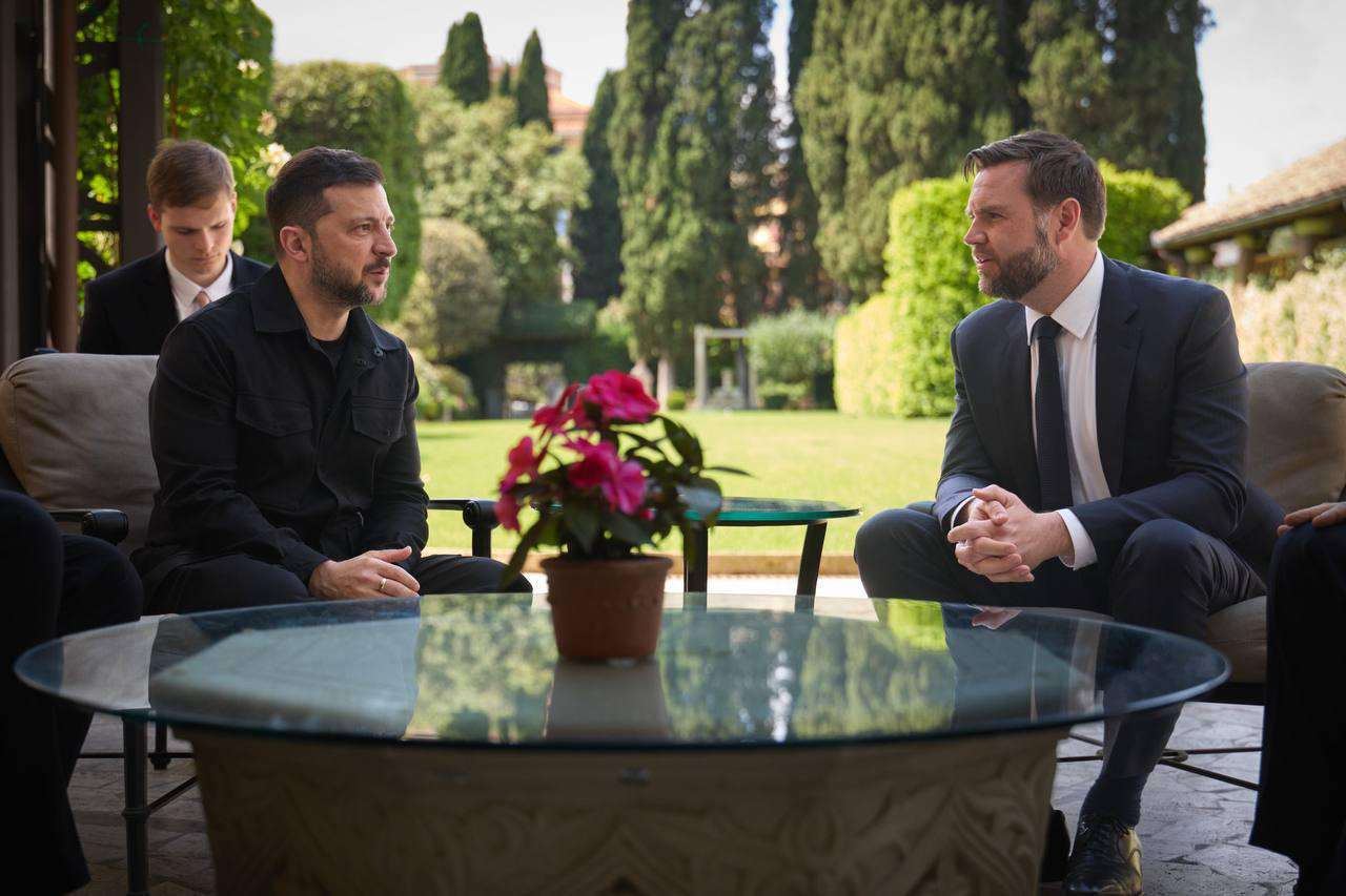 Զելենսկին Վատիկանում հանդիպել է ԱՄՆ փոխնախագահ Վենսի հետ