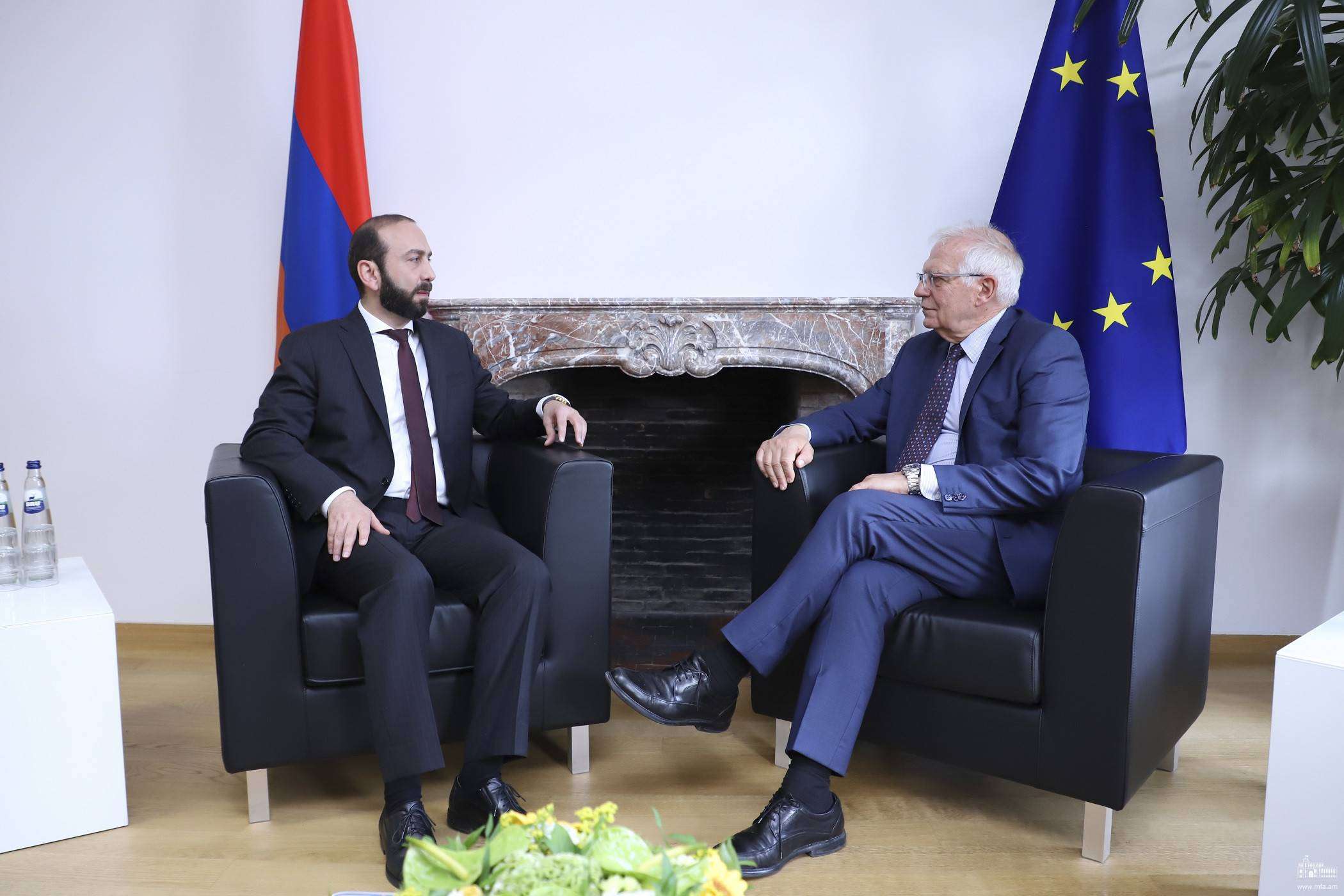 Мирзоян и Боррель коснулись отношений Армения-ЕС