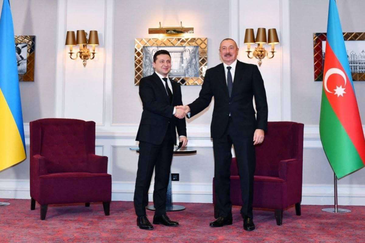 Зеленский позвонил Алиеву
