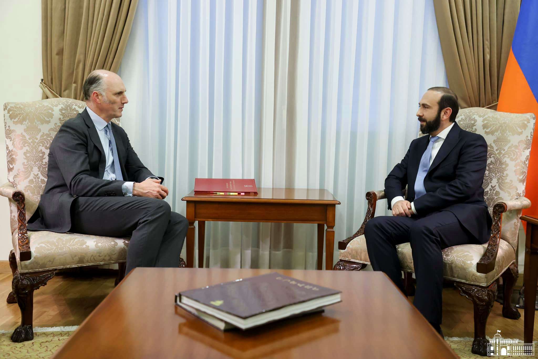 The private conversation between Ararat Mirzoyan and Leo Docherty has started