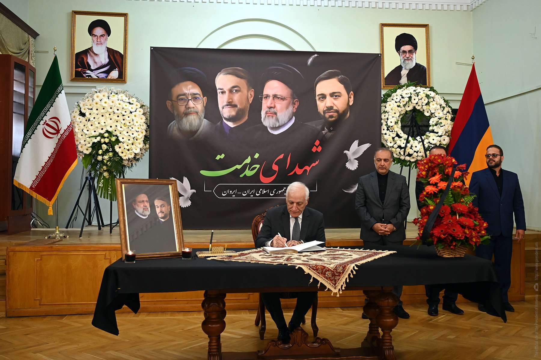 The RA President made a note of condolence in the mourning register