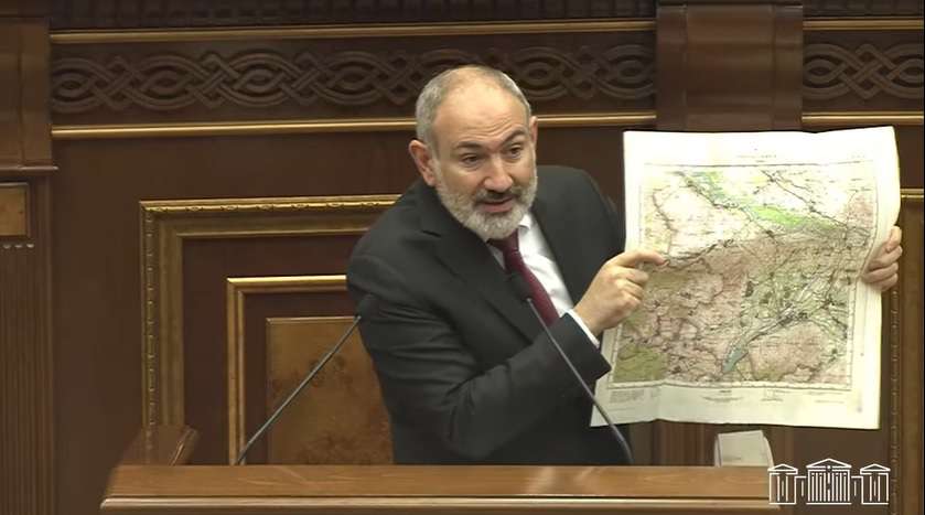 Nikol Pashinyan showed the 1976 map from the NA podium (VIDEO)
