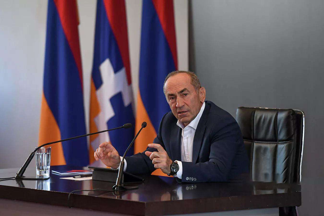 Кочарян мастерски обесценил флаг Арцаха в глазах армян