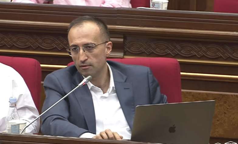«Գործուղումները չպիտի համընկնեն կարևոր հարցերի զեկուցման հետ». Արսեն Թորոսյանը՝ ԲԴԽ նախագահի բացակայության մասին (ՏԵՍԱՆՅՈՒԹ)