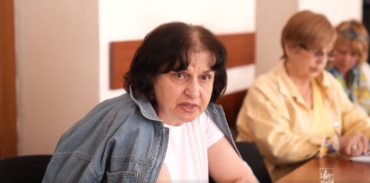 Մեծահասակները մասնակցում են օտար լեզուների, պարի և երգի դասընթացների