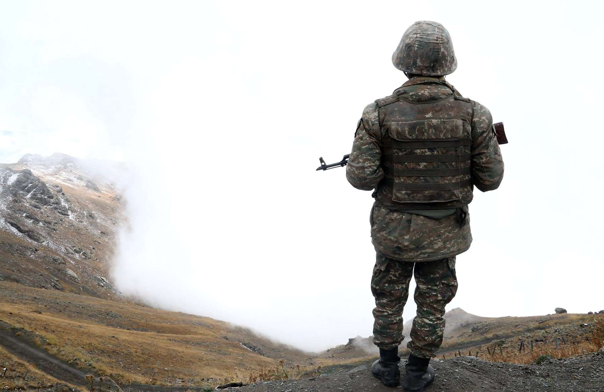 Армянской стороне возвращен военнослужащий, перешедший армяно-азербайджанскую границу