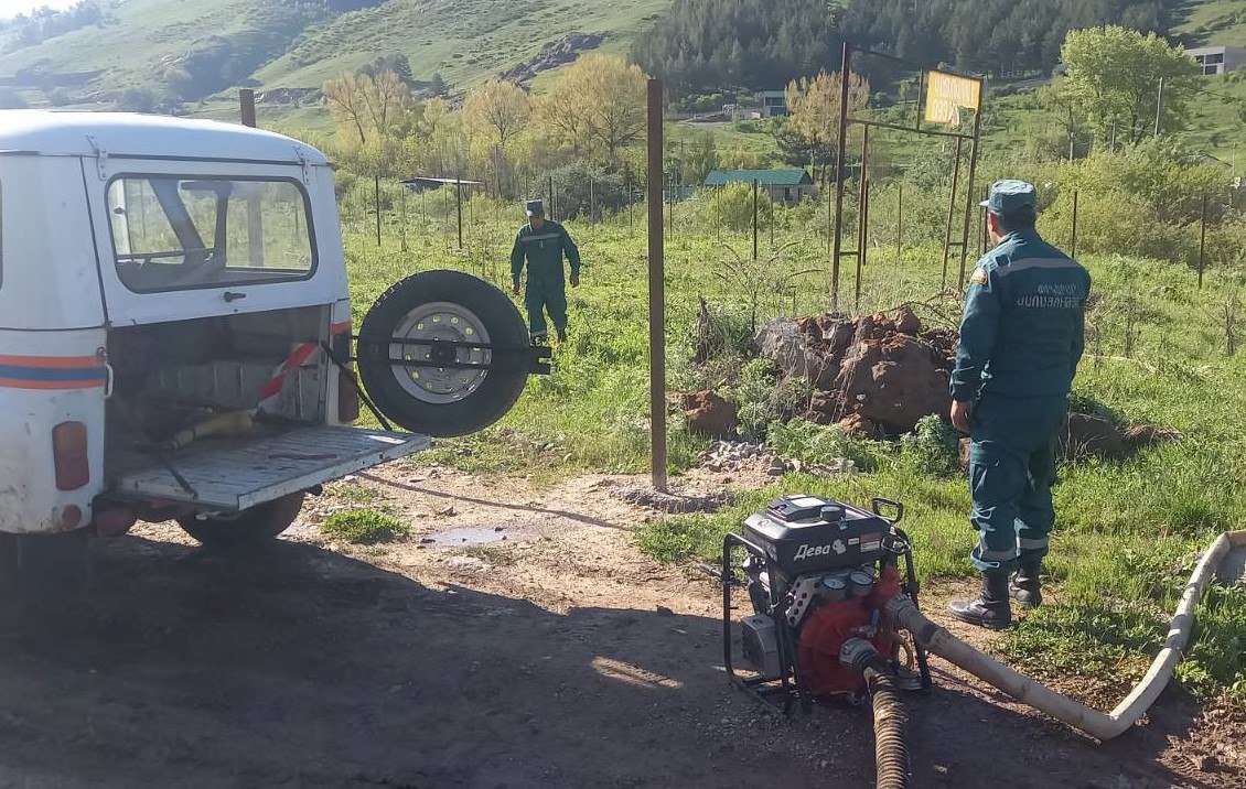 Փրկարարները Ծաղկաձորում հեռացրել են մոտ 15 տոննա ջուր