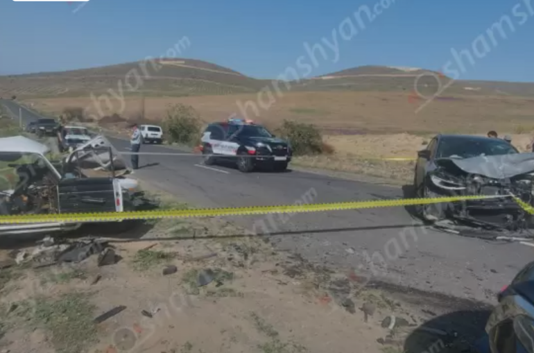 В результате ДТП в Котайке погиб 1 человек, ранены семеро, погибший и несколько пострадавших - борцы