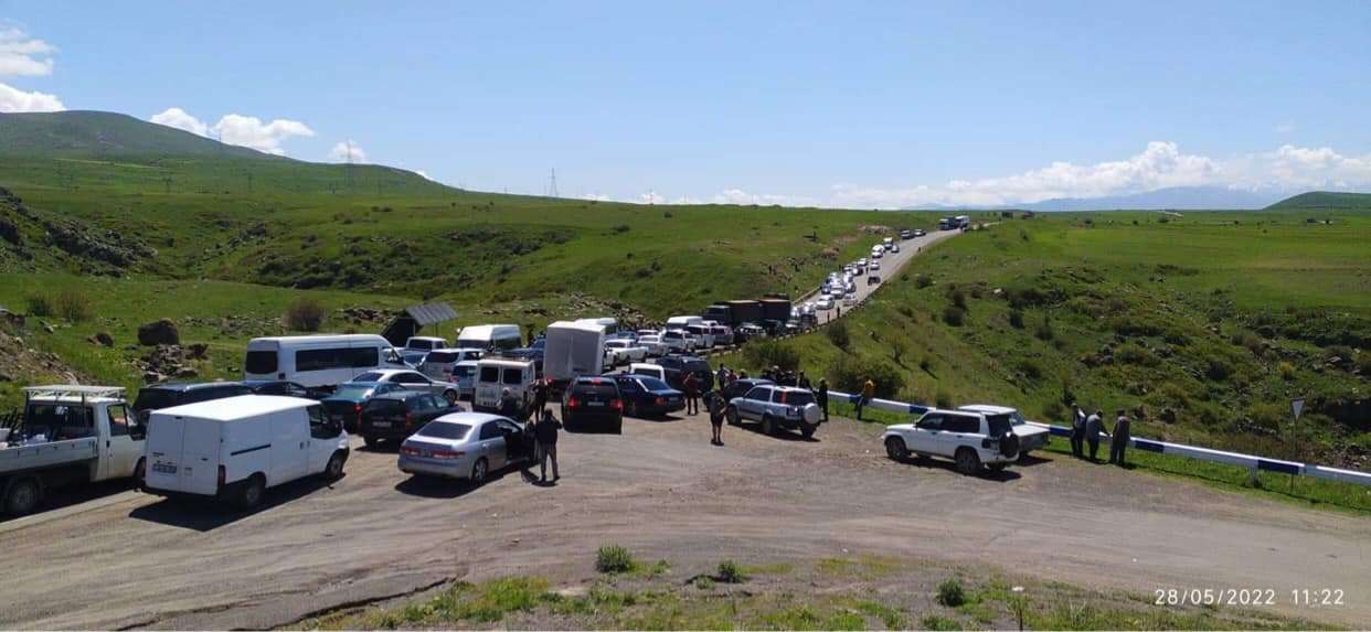 Сторонники «Сасна Црер» перекрыли трассу Ереван-Мегри