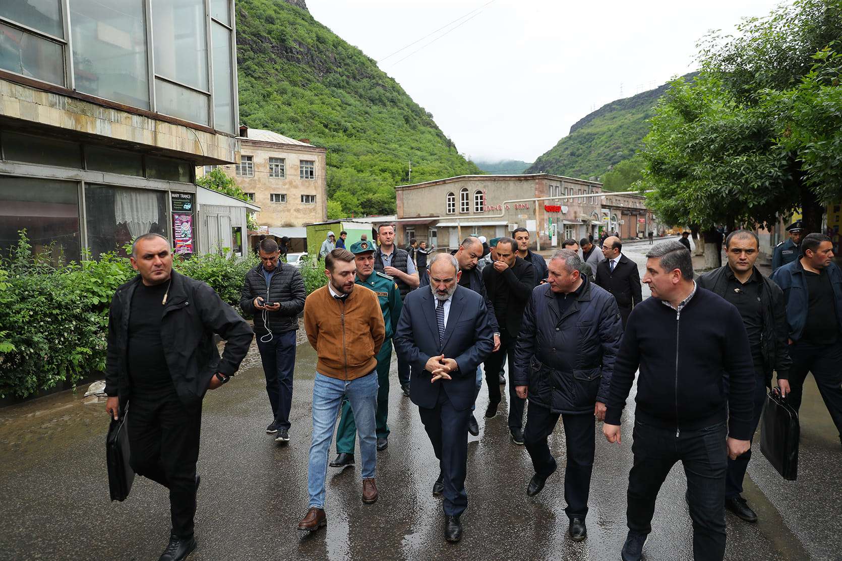 Не печальтесь, у нас будет еще больше благоустроенных, красивых городов и сел. Арен Мкртчян