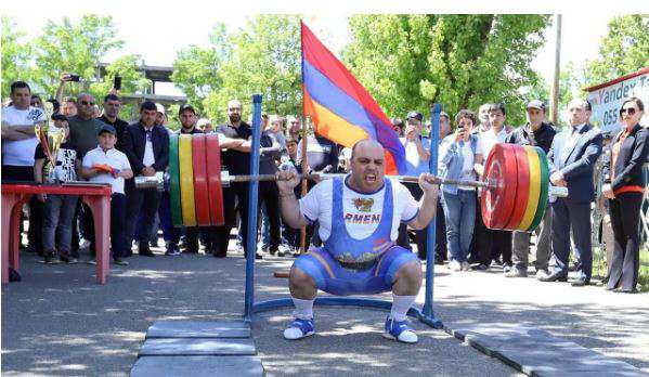 Армянский спасатель Зорик Погосян из Ванадзора установил новый рекорд