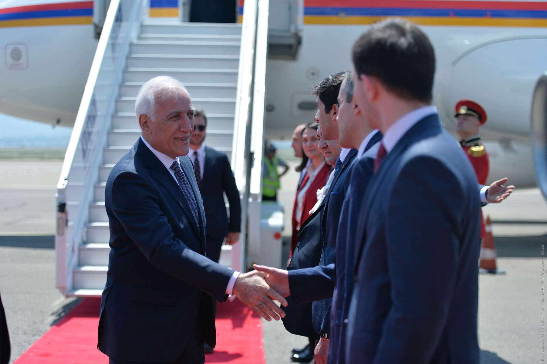 Армения придает большое значение развитию отношений с Грузией. Ваагн Хачатурян