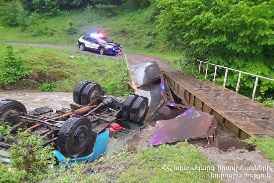 В Степанаване обрушился мост