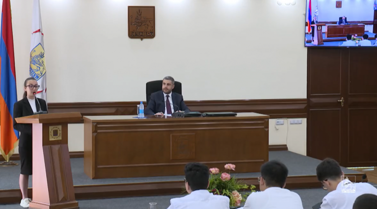 Երևանի ավագանու նիստ՝ աշակերտների մասնակցությամբ