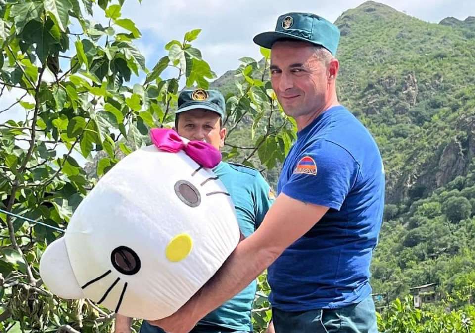 Փրկարարները աղետի գոտի խաղալիքներ են տեղափոխել