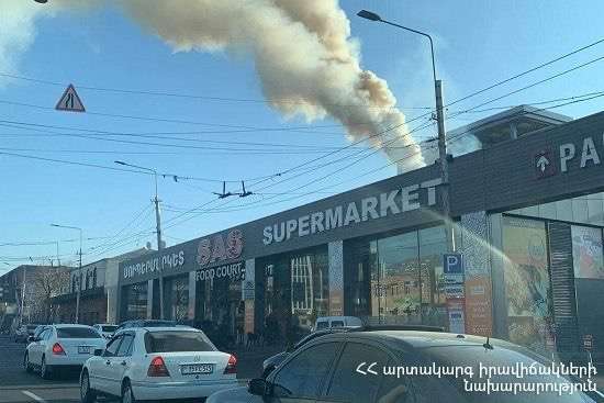 Замечен дым на 2-м этаже «SAS Food Court», спасатели выехали на место