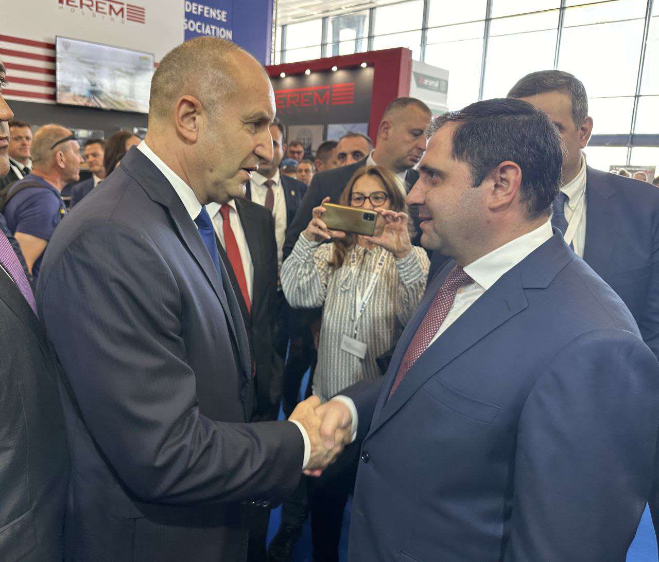 Սուրեն Պապիկյանը հանդիպում է ունեցել Բուլղարիայի նախագահի հետ