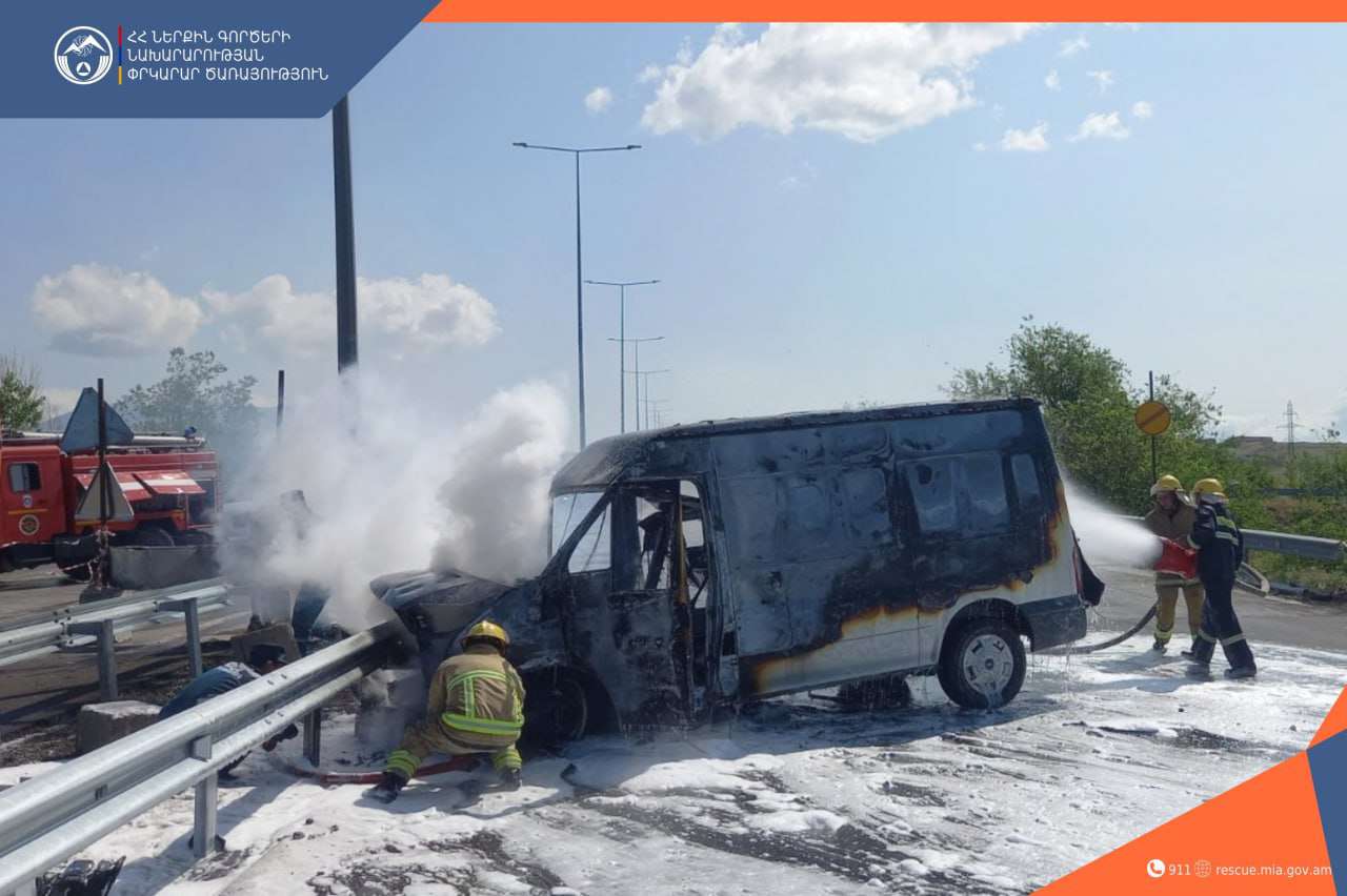 «Ford»-ը բախվել արգելապատնեշին և բռնկվել․ տուժածներ չկան