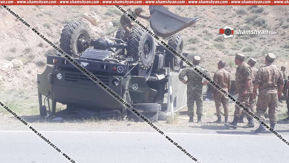 Жизни 11 военнослужащих, пострадавших в автокатастрофе, ничего не угрожает