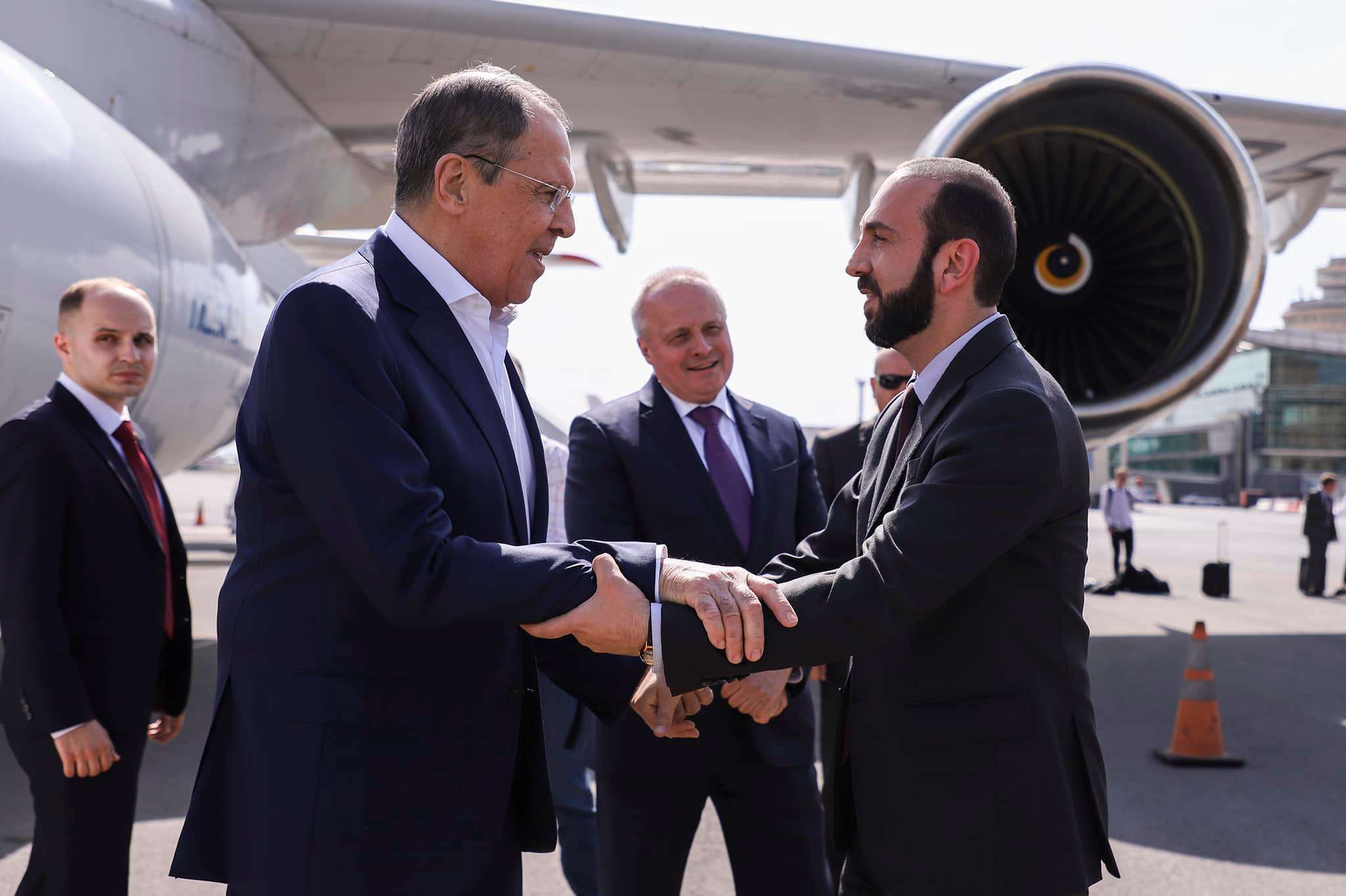 Лавров прибыл в Армению