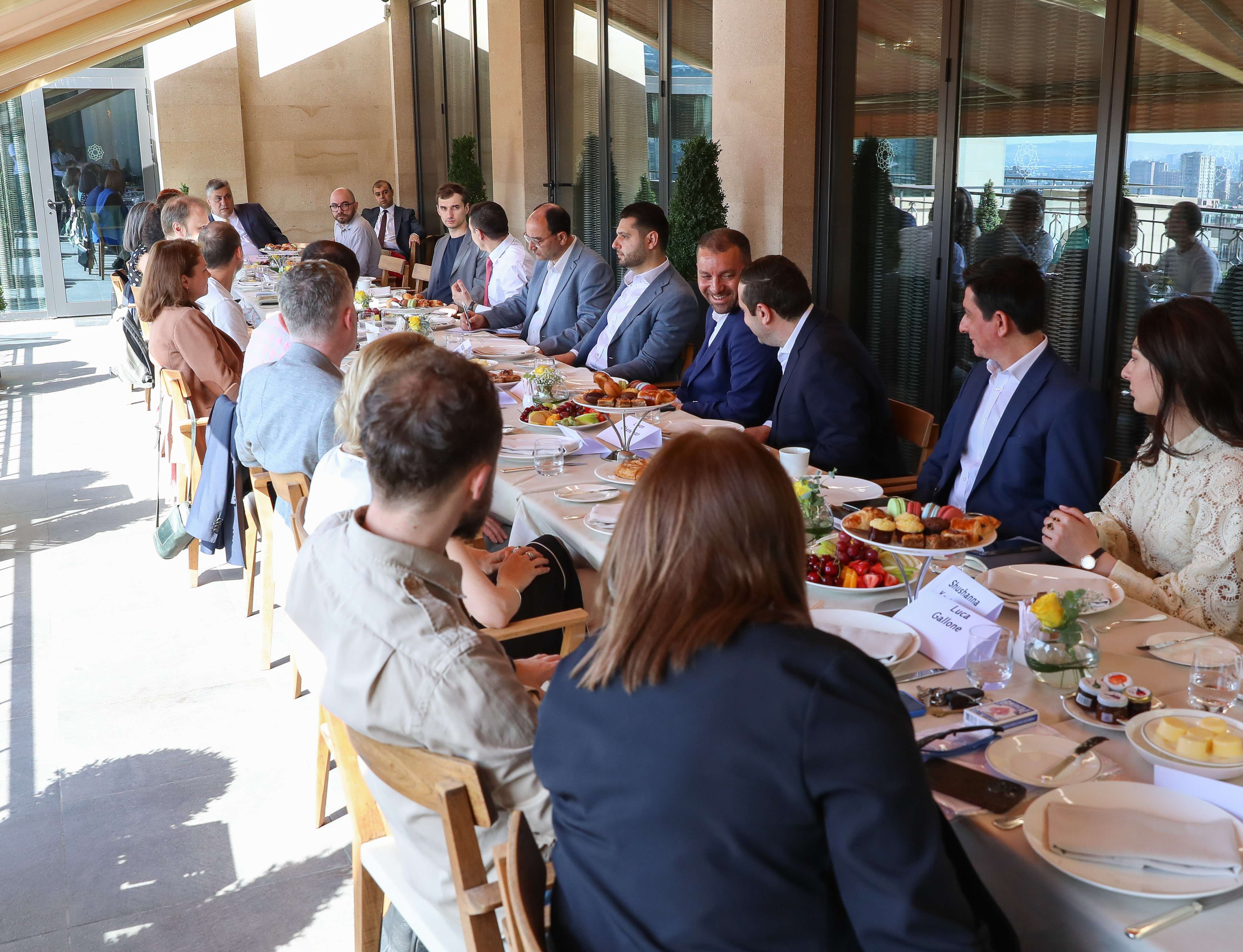 Вице-премьер встретился с руководителями компаний с иностранными инвестициями в Армении