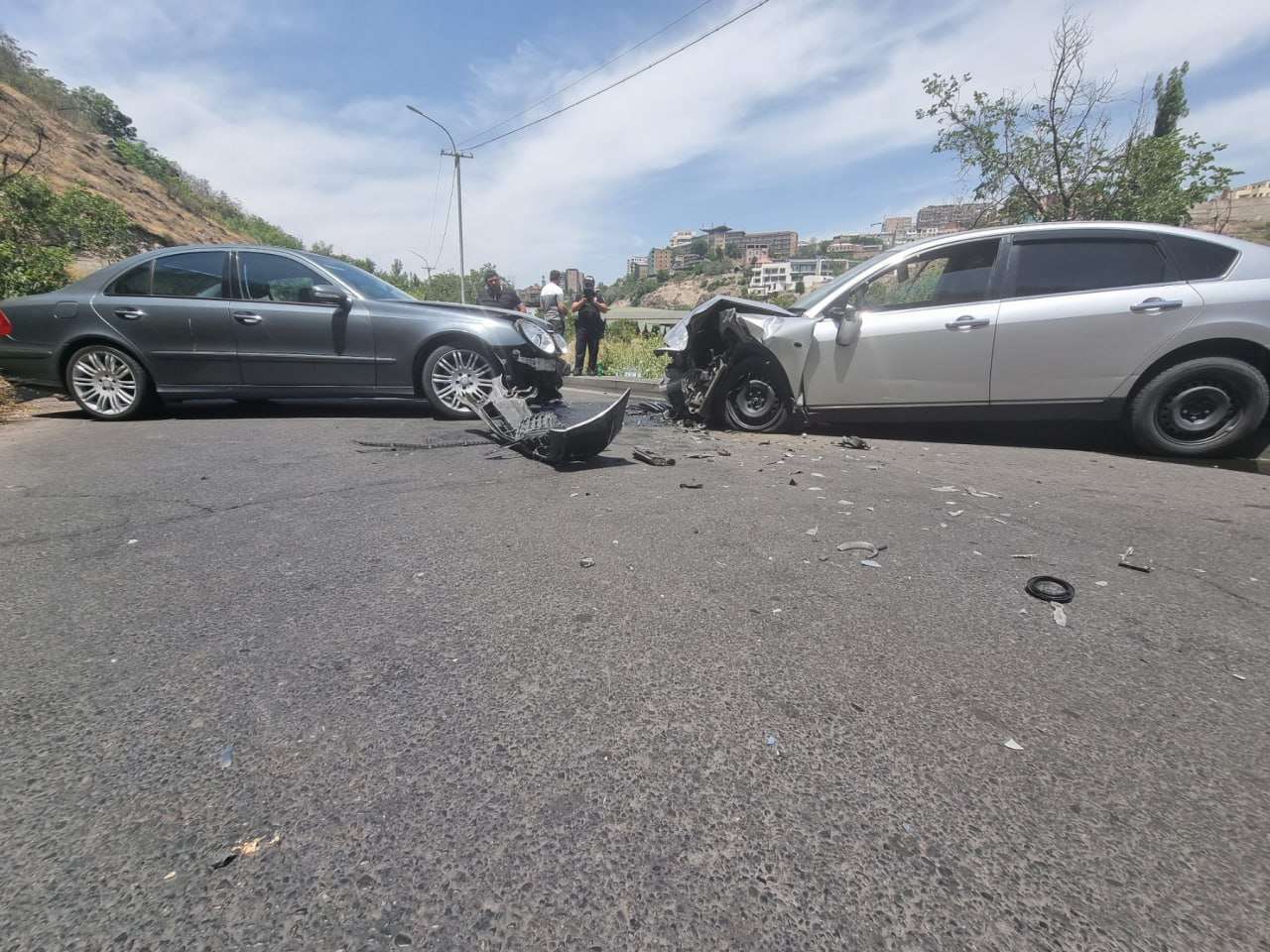 Վթար «Փարվանա» ռեստորանի մոտ. վարորդները հոսպիտալացվել են (ԼՈՒՍԱՆԿԱՐՆԵՐ)