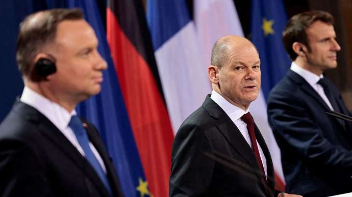The leaders of Germany, France and Poland will discuss security guarantees for Ukraine in Paris