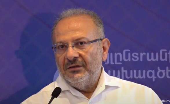 Сотрудники СНБ РА задержали директора телекомпании "Еркир-медиа"  Баграта Есаяна.