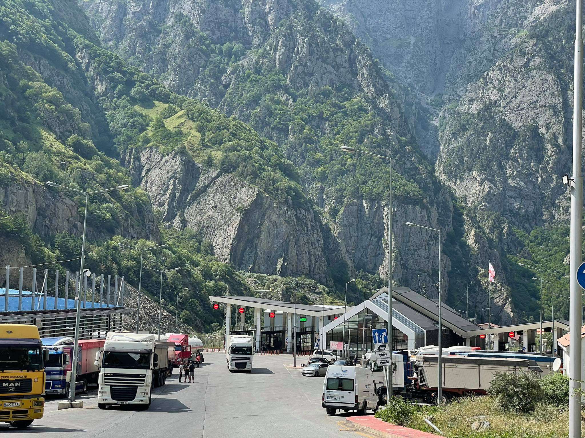 ՀՀ մաքսային ծառայությունը նպատակահարմար չի համարել հայկական բեռնատարների՝ հայ-վրացական սահմանի հատումը. ՊԵԿ