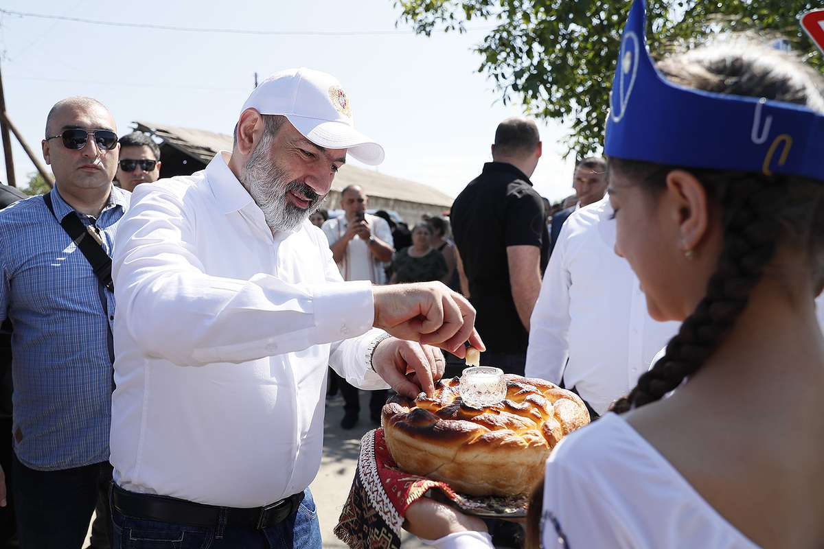 Премьер-министр посетил Араратскую область, ознакомился с ходом работ, проводимых в рамках субвенционных программ