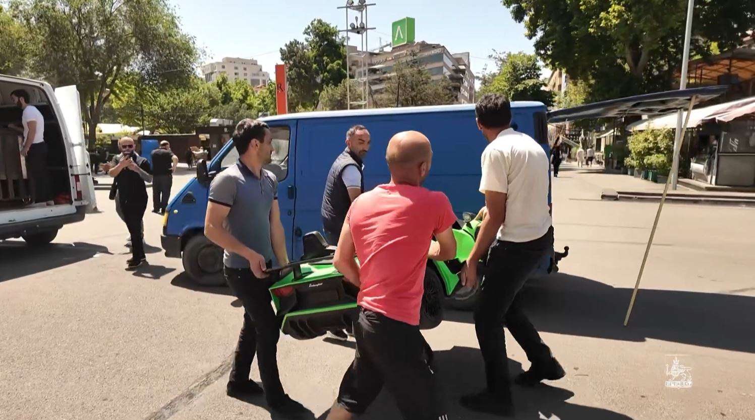Ազատության հրապարակն ազատվում է մարզական՝ խաղային գույքից