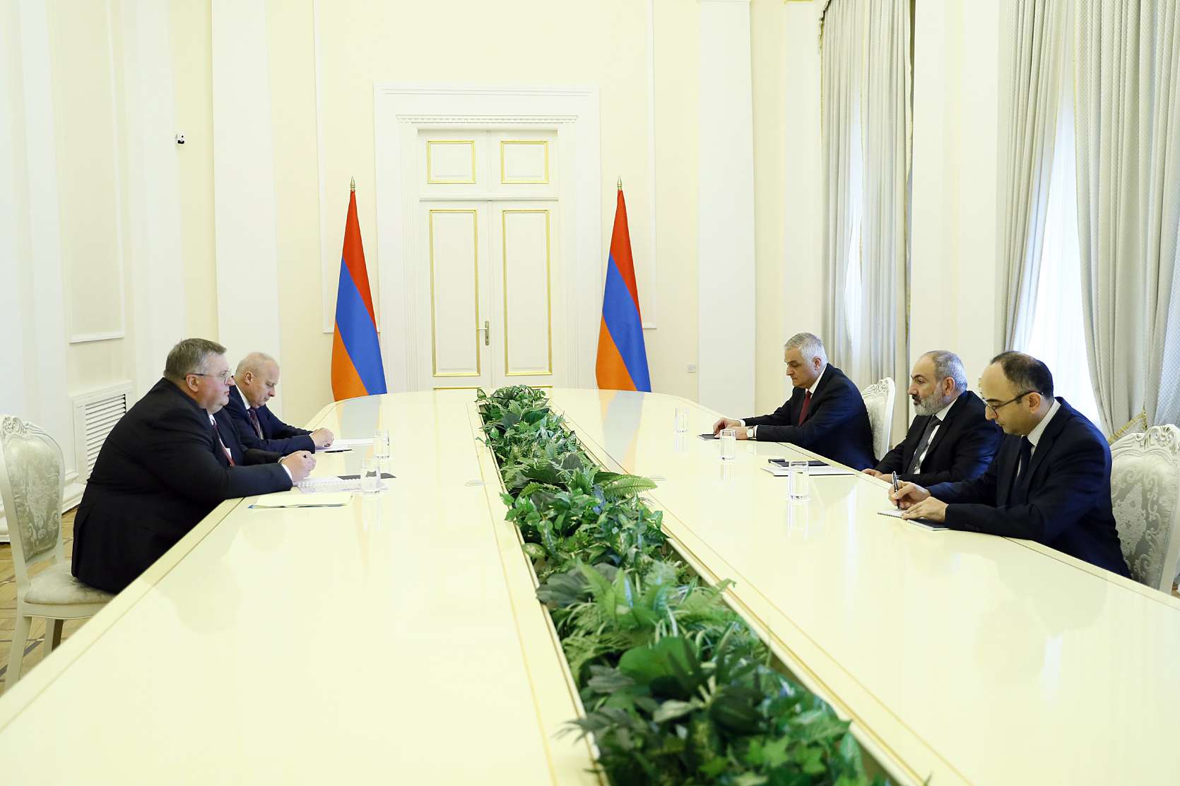 Pashinyan and Overchuk discussed issues related to the restoration of railway communication