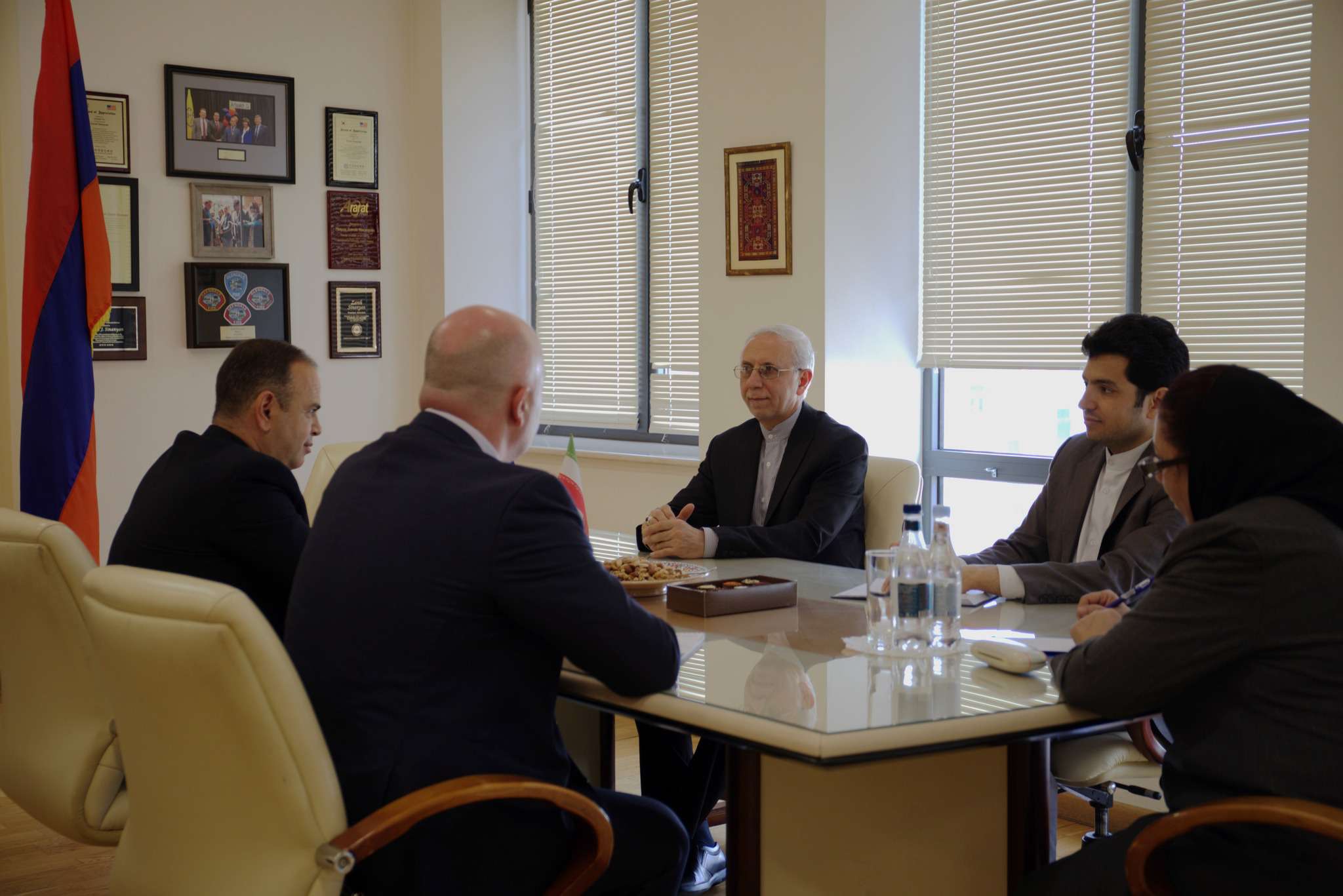 Զարեհ Սինանյանը հանդիպել է Իրանի դեսպանի հետ