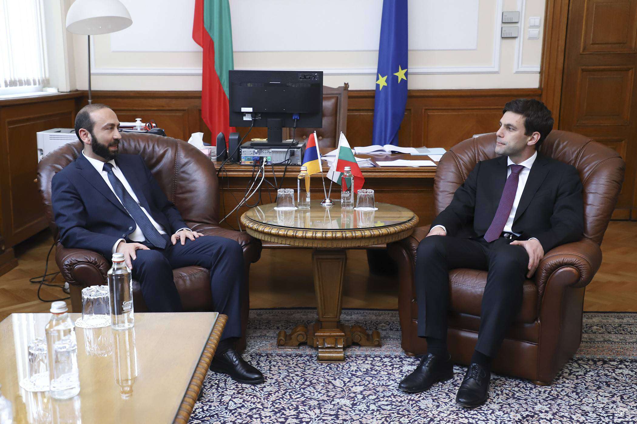 Мирзоян затронул вопрос возвращения военнопленных на встрече со спикером НС Болгарии