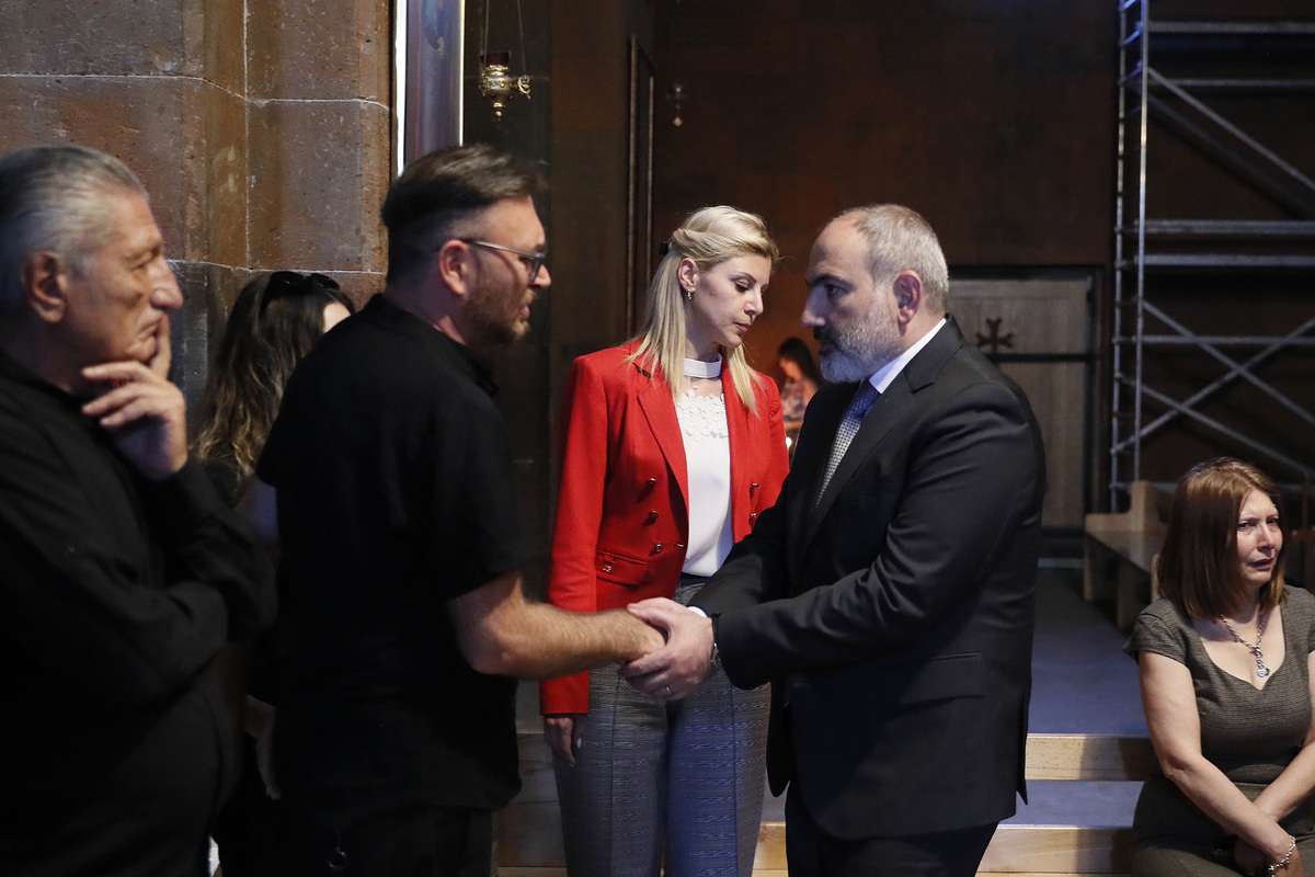 Премьер-министр присутствовал на похоронах Рафаэля Котанджяна