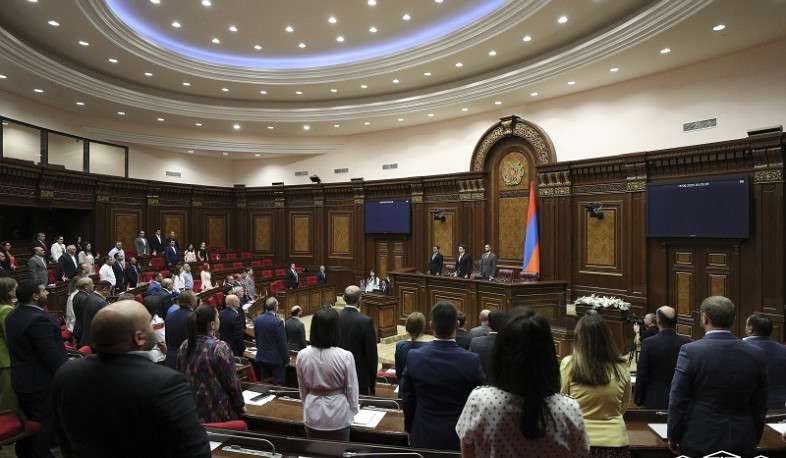 ՀՀ պետական օրհներգի հնչյունների ներքո ավարտվել է ԱԺ 8-րդ գումարման 5-րդ նստաշրջանի աշխատանքը
