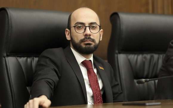 Обсуждается вопрос лишения оппозиции мандатов и снятия с административных должностей (ВИДЕО)